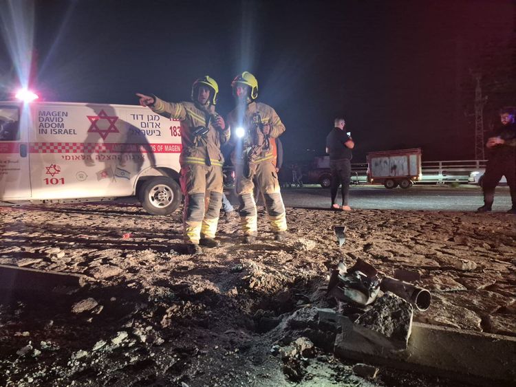 אמבולנס ומכבי אש באזור הנפילה בכרמיאל 16.4.2026