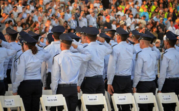 Cérémonie de remise des diplômes ayant suivi la formation de pilote de l'armée de l'air israélienne, à la base aérienne de Hatzerim dans le désert du Néguev, le 23 juin 2022.