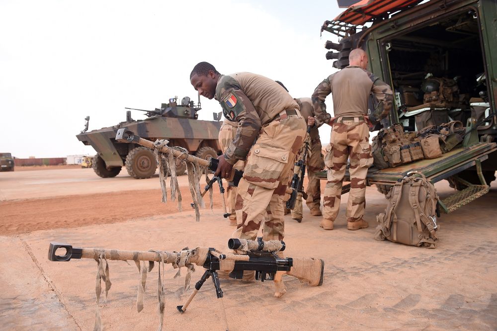 Des soldats français de l'opération Barkhane, la plus grande opération militaire française à l'étranger, dans le nord du Mali, le 19 mai 2017