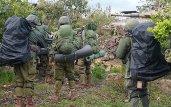 Des soldats de la 226e brigade de parachutistes de réserve de l’Armée israélienne opèrent dans le sud du Liban, sur une photo diffusée par l’armée le 29 mars 2026.