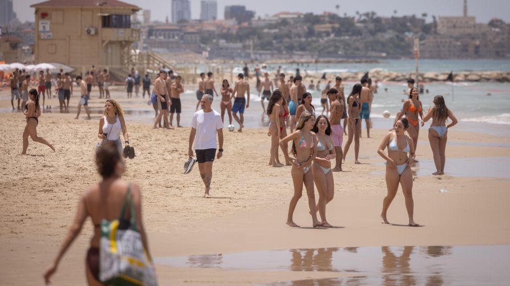 מתרחצים בחוף ים, ארכיון