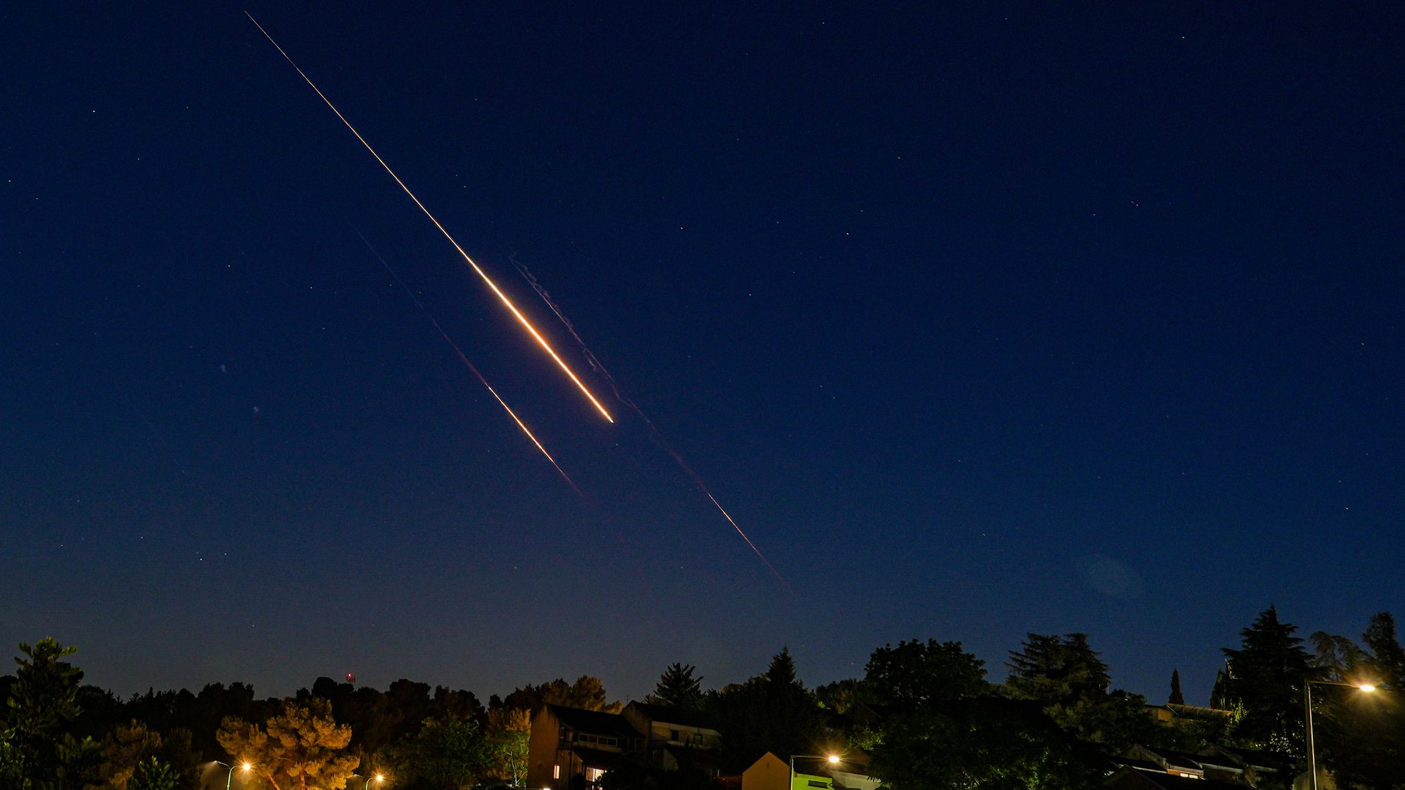 Iran Launches Ballistic Missile at Israel – Latest Updates