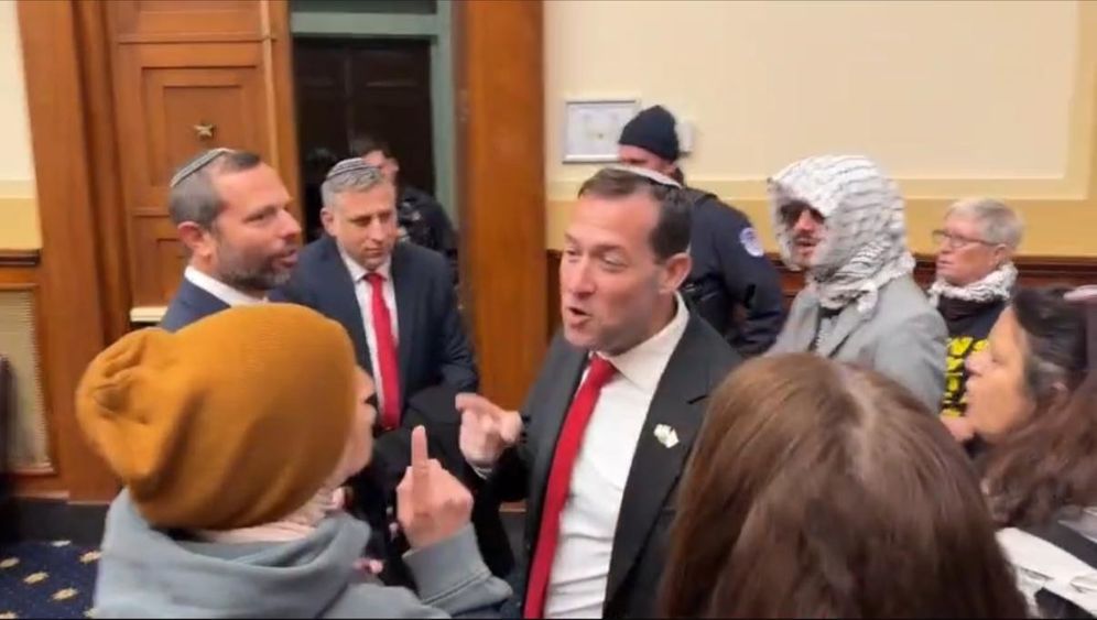 ראש מועצת שומרון יוסי דגן בעימותים עם פרו-פלסטינים בקונגרס האמריקני