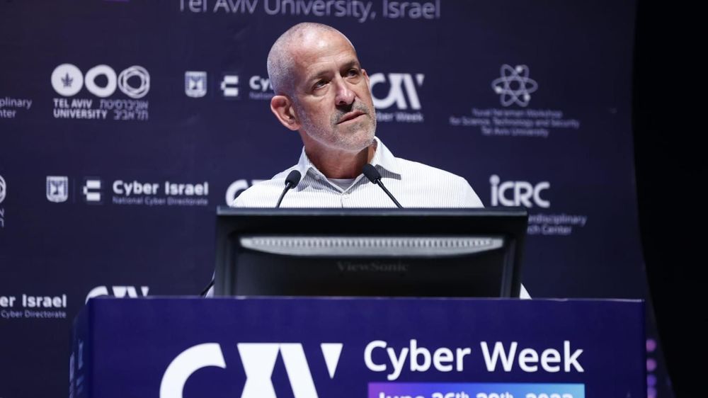O chefe da agência de segurança interna Shin Bet, Ronen Bar, falando na conferência Cyber ​​Week em Tel Aviv, Israel.