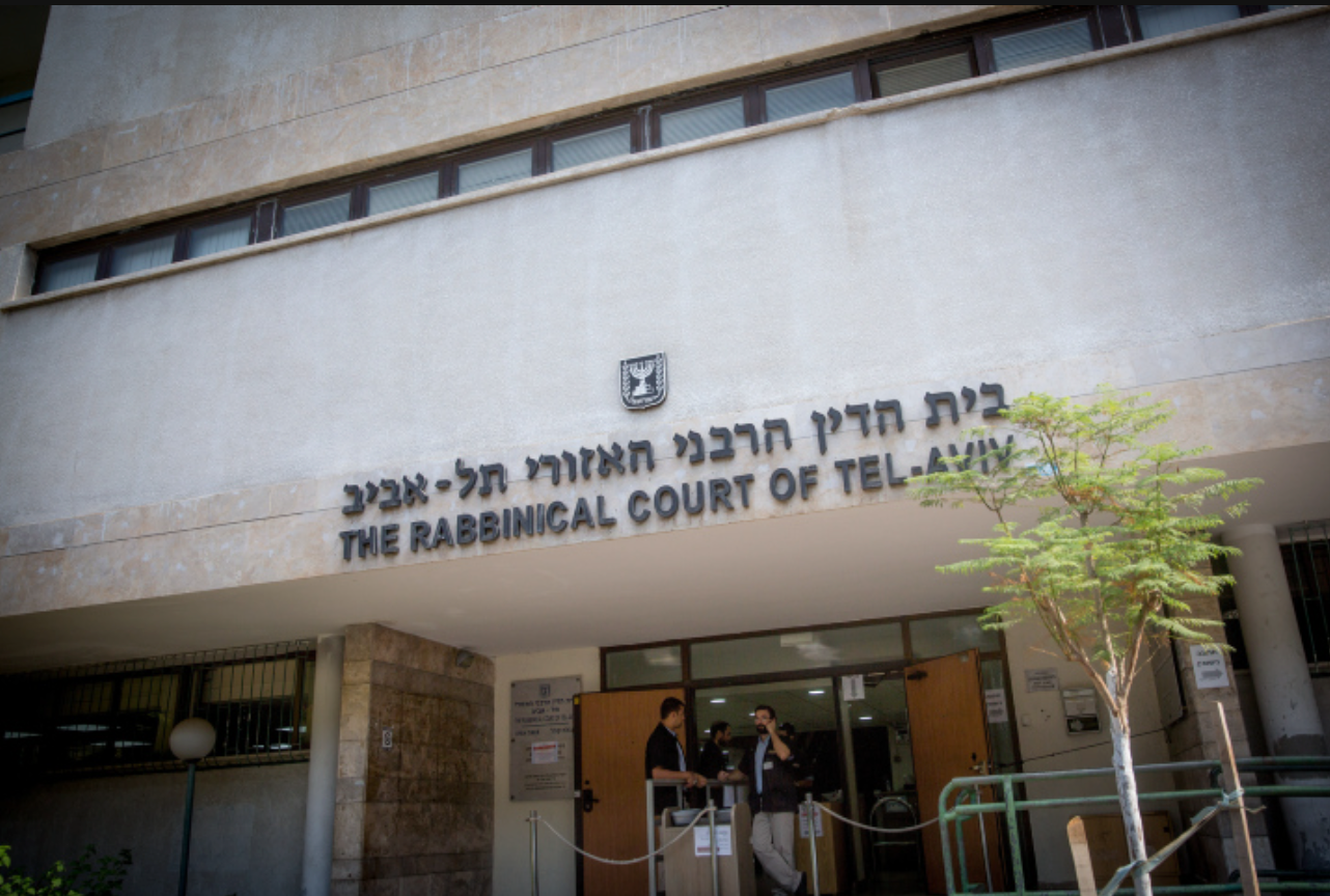 Le tribunal rabbinique valide le retour au judaïsme de trois mineurs après l’accord de leur père musulman depuis sa prison