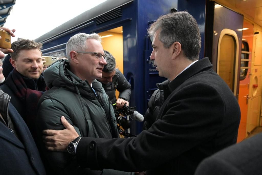 Israel's Foreign Minister Cohen Arrives In Ukraine, Will Meet With Zelensky - Vimarsana News