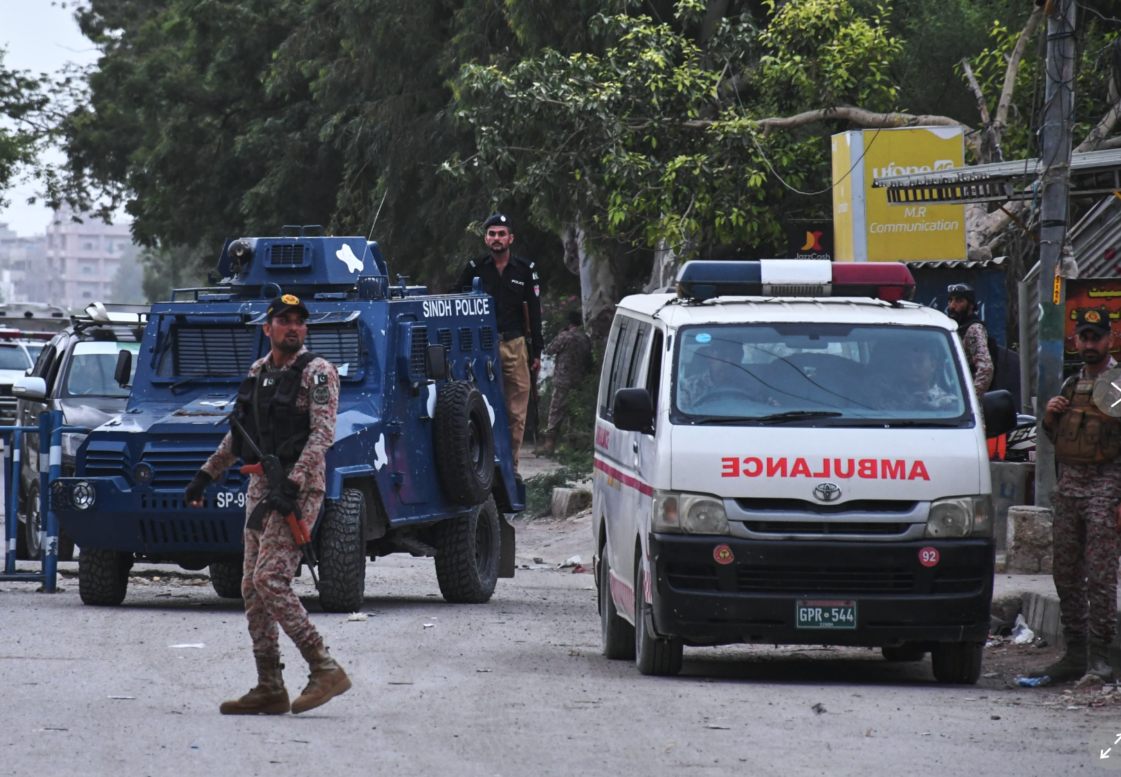 Le Pakistan dit avoir mené de nouvelles frappes dans l'est de l'Afghanistan