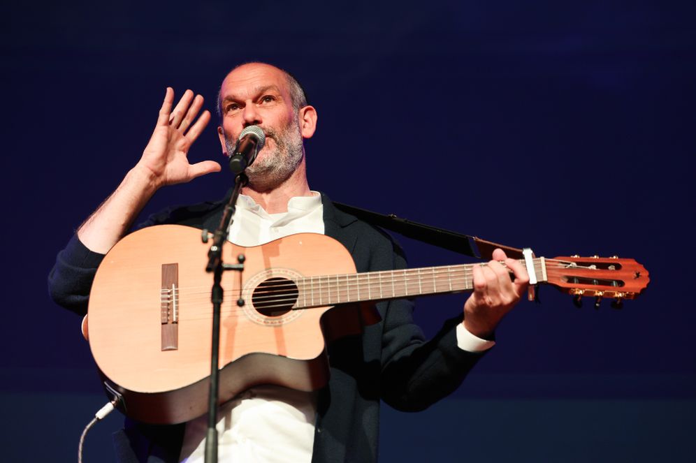 פלאש 90 הזמר יונתן רזאל
