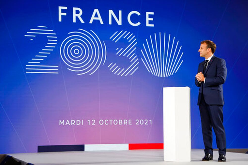 يتحدث الرئيس الفرنسي إيمانويل ماكرون خلال عرض خطة استثمار فرنسا 2030 في قصر الإليزيه في باريس ، الثلاثاء 12 أكتوبر 2021. .