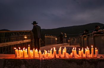 Lighting candles at the site of the disaster, on Mount Meron, archive