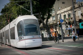 Essais du nouveau tramway à Tel Aviv, le 6 juin 2023