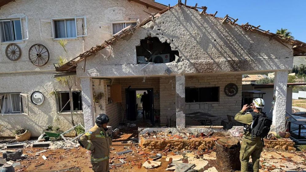 Une maison touchée par une roquette du Hezbollah dans le nord d’Israël, le 03.03.2026