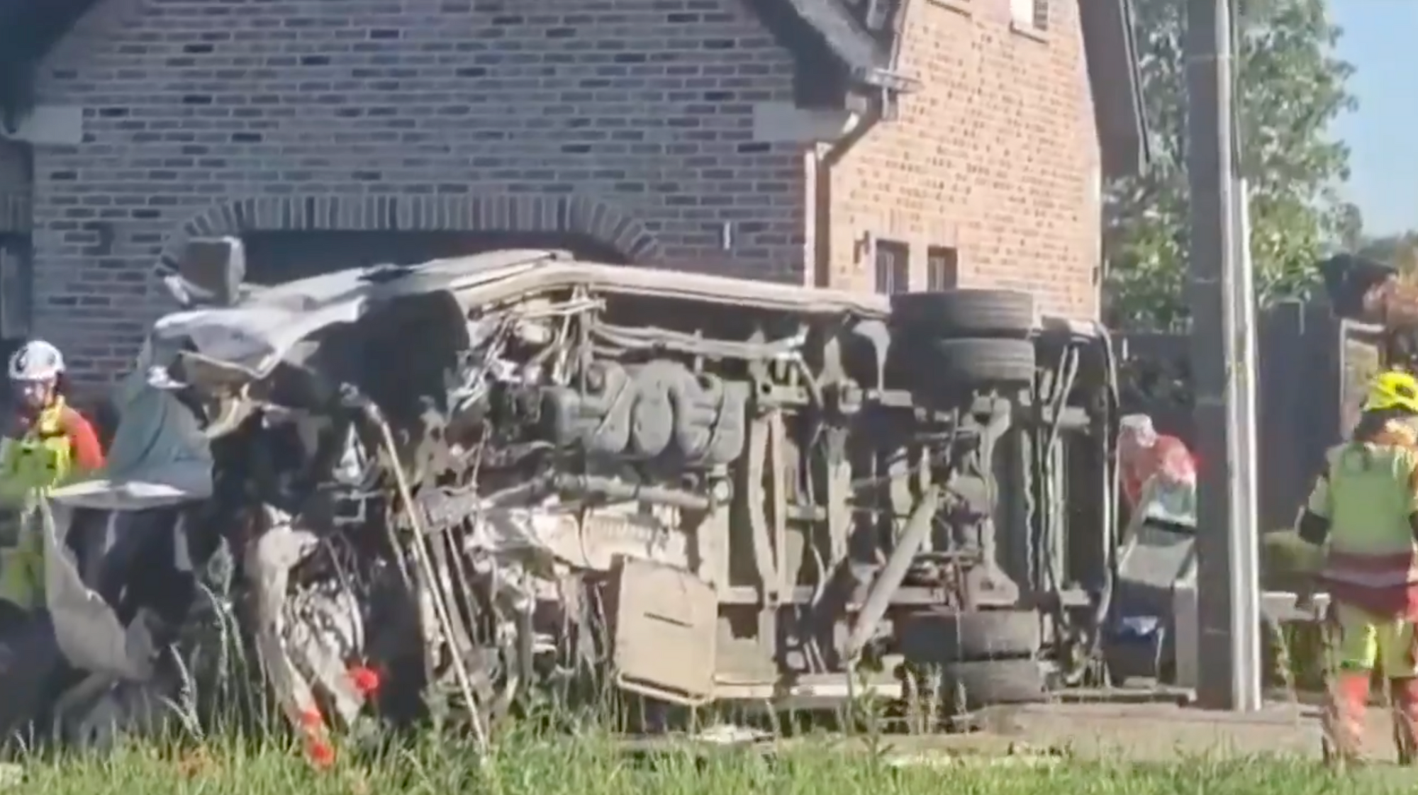 Belgique : un car scolaire percuté par un train, quatre morts dont deux enfants
