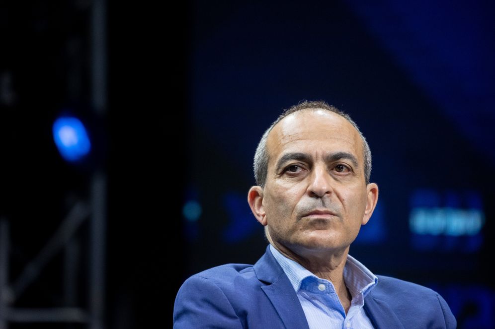 מנהל בית חולים איכילוב רוני גמזו, המוצג בסרטונים המזוייפים