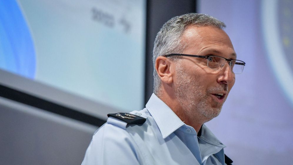 ניצב בדימוס עמי אשד, ארכיון