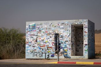 מיגונית על כביש 232, אחרי טבח ה-7 באוקטובר