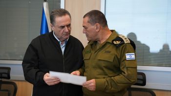 Le ministre israélien de la Défense Israël Katz et le chef d'état-major de Tsahal, Eyal Zamir, lors de l'annonce de l'élimination du secrétaire militaire du guide suprême iranien, le 08.03.2026