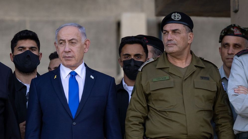 Israeli prime minister Benjamin Netanyahu, Israeli minister of Defense Israel Katz and IDF Chief of Staff Eyal Zamir at the graduation of an IDF officers' course, October 30, 2025. 