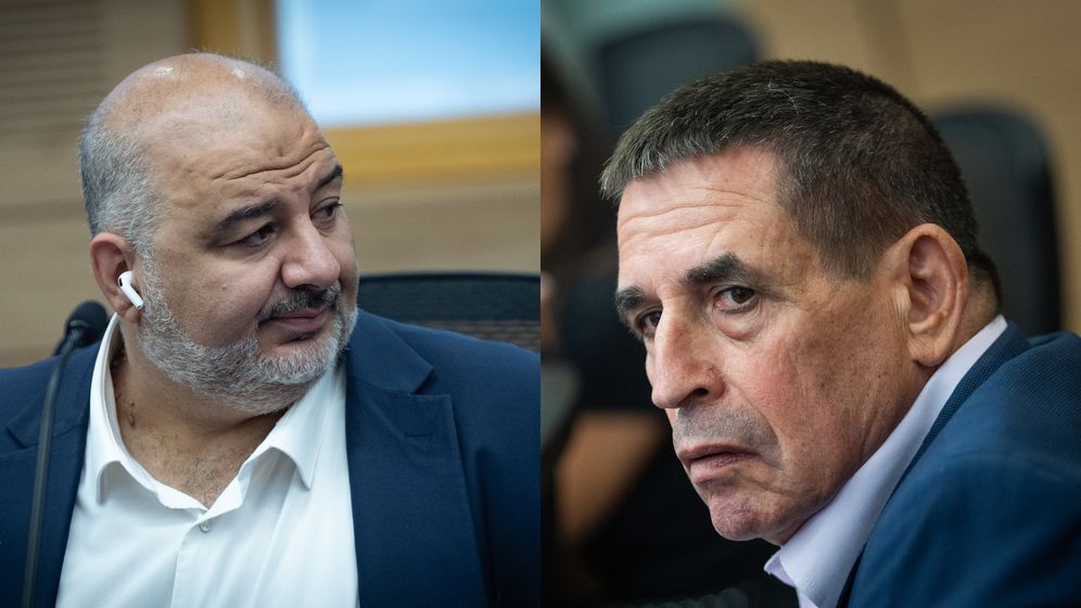 יונתן זינדל/פלאש 90 יואב סגלוביץ' (ימין), מנסור עבאס (שמאל)