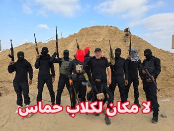 Hossam al-Astal (au centre) et son groupe armé opposé au Hamas