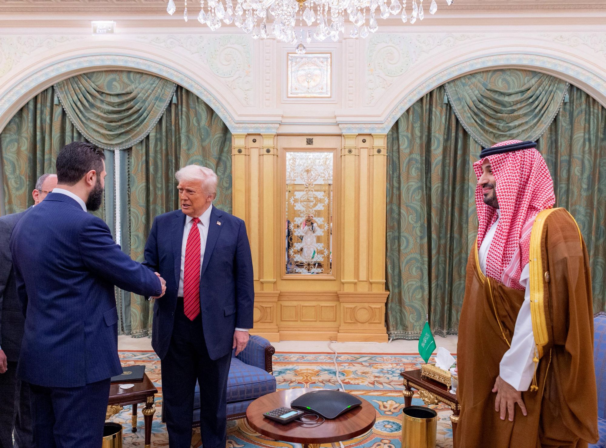 "الولايات المتحدة تساعد الشرع على تثبيت الاستقرار في سوريا"