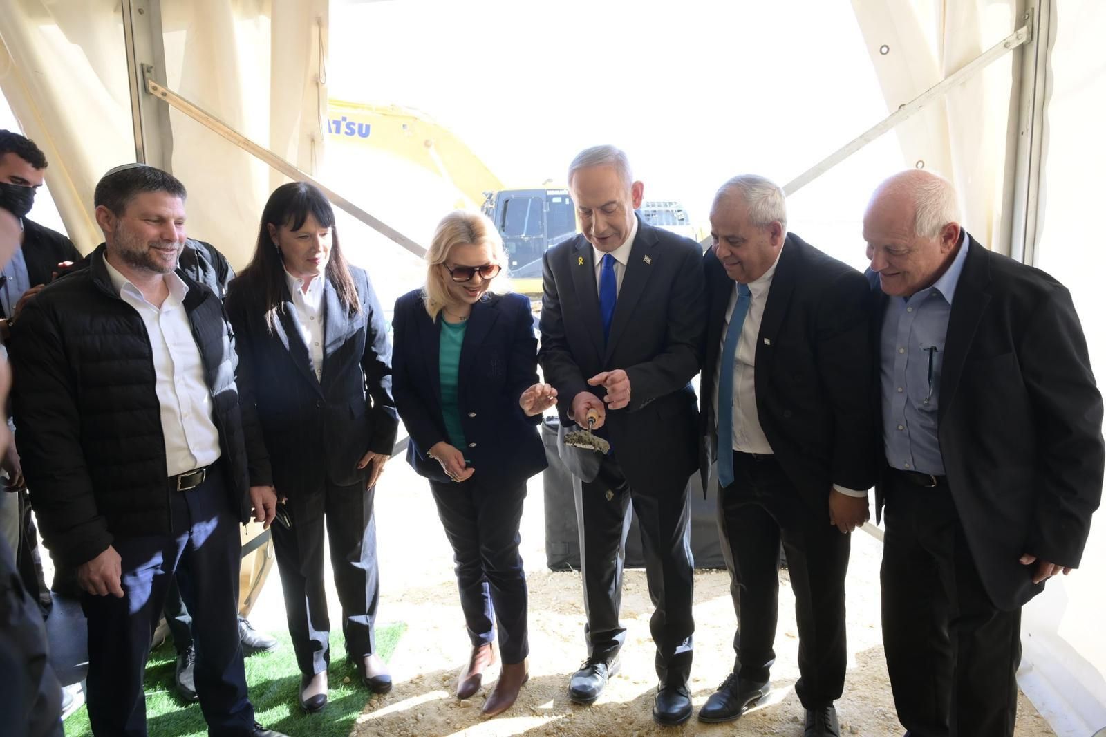 Netanyahu Commits to Revitalizing Negev at Dimona Ceremony
