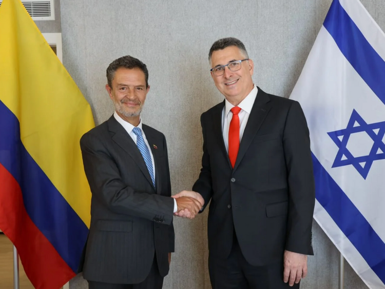 Le ministre israélien des Affaires étrangères, Gideon Sa'ar, et son futur homologue colombien, Omar Bula Escobar, à Washington, le 15.07.2026