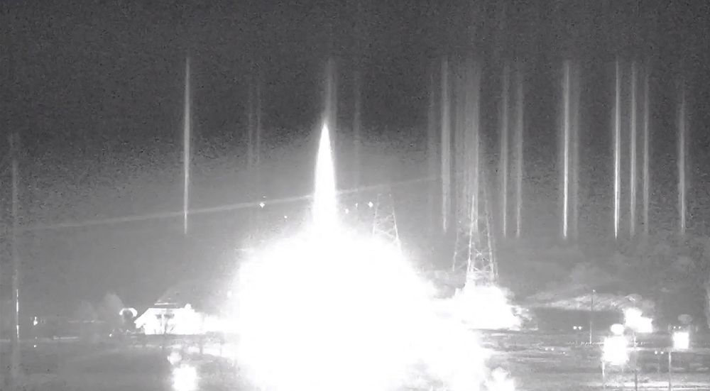 Une image tirée diffusé par l'Autorité nucléaire de Zaporizhzhia le 4 mars 2022 montre de multiples explosions dans la centrale provoquées par des bombardements russes.
