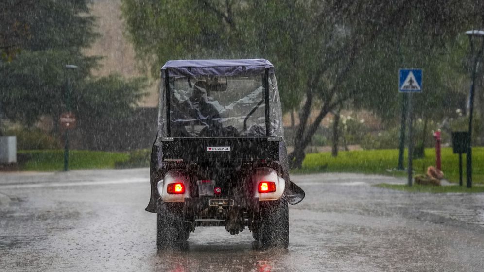 אייל מרגולין/פלאש 90 מזג אוויר גשום בקיבוץ מלכיה