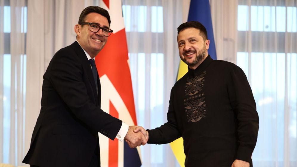 Ukraine's President Volodymyr Zelenskyy shakes hands with Britain's Prime Minister Andy Burnham upon his arrival at Horodetskyi House ahead of their bilateral meeting in Kyiv, Monday, Aug. 24, 2026. 