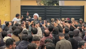 Un attentat à la bombe de grande ampleur a frappé une mosquée chiite dans la banlieue de la capitale pakistanaise pendant la prière du vendredi, faisant au moins 31 morts et 169 blessés, selon la police. La police d'Islamabad a déclaré que l'explosion dans cette grande mosquée était un attentat et qu'une enquête était en cours.