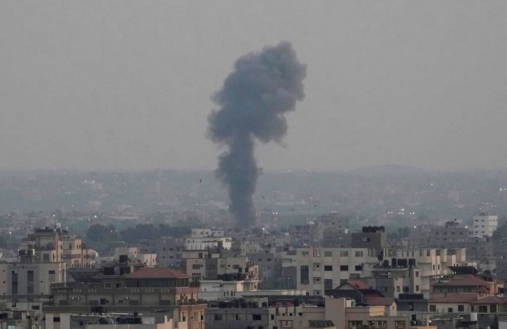 Frappes aériennes israéliennes sur un immeuble de la ville de Gaza, le 5 août 2022