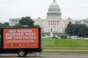 Affiche anti-israélienne sur un camion d'Oxfam à Washington