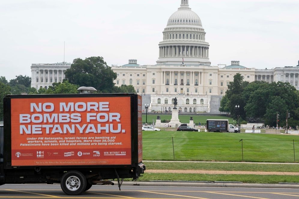 Affiche anti-israélienne sur un camion d'Oxfam à Washington
