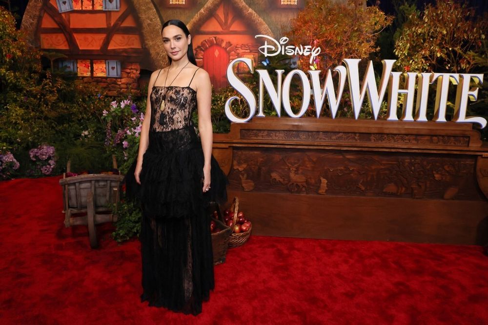 Gal Gadot assiste à la première mondiale de Blanche-Neige de Disney au El Capitan Theatre à Hollywood, le 15 mars 2025.