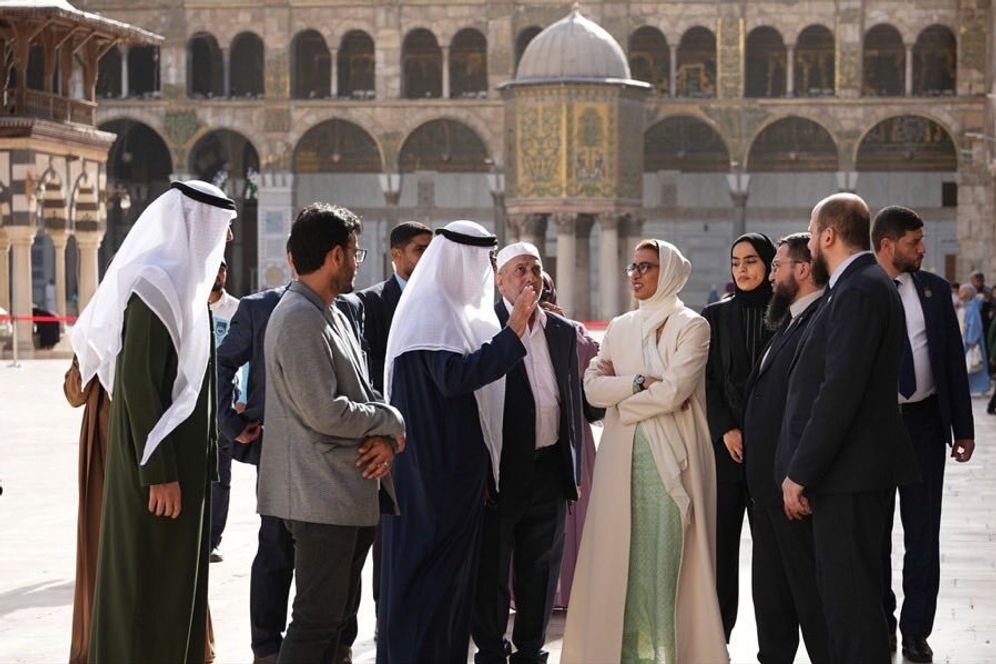الوزيرة نورة الكعبي خلال زيارة المسجد الأموي 