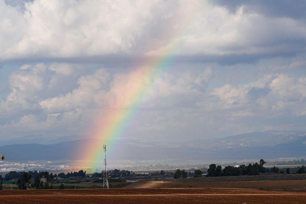 קשת בענן ביום בהיר בצפון הארץ - לאחר הגשם, ארכיון 