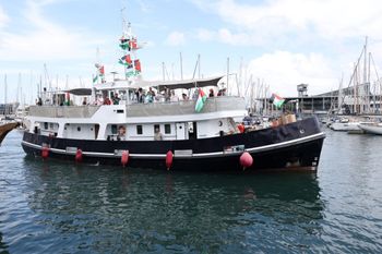 Le bateau faisant partie de la flottille Sumud à destination de Gaza transportant Greta Thunberg à son départ de Barcelone, le 31.08.2025