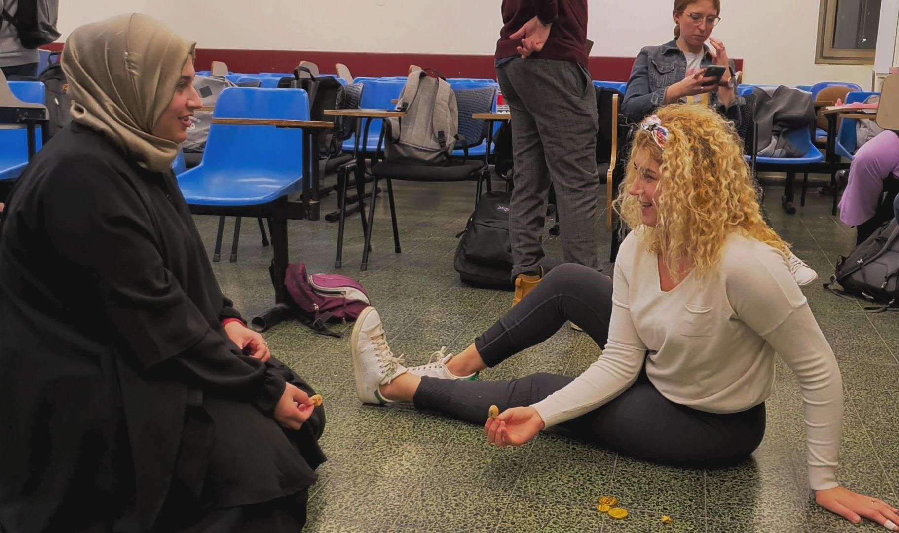Muslim, Jewish Students Attend Interfaith Hanukkah Event - Vimarsana News
