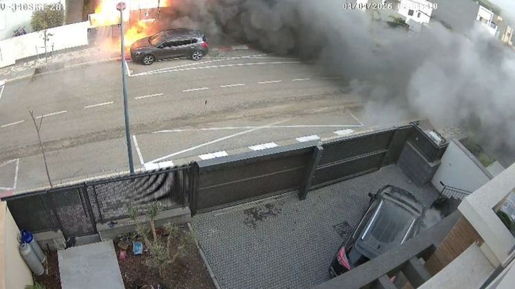 רגע פגיעת רקטה באחת השכונות בקריית שמונה, ללא התרעה 04.04.26