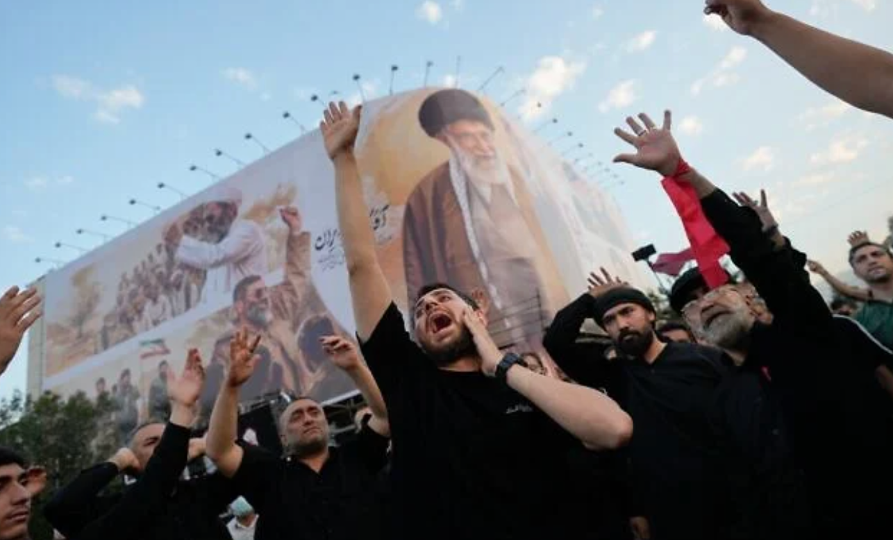 LIVE BLOG | Début du cortège funèbre d'Ali Khamenei à Téhéran
