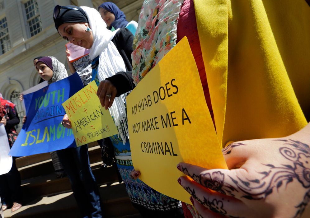 Students with the Muslim Consultative Network protest against Islamophobia in New York, the United States.