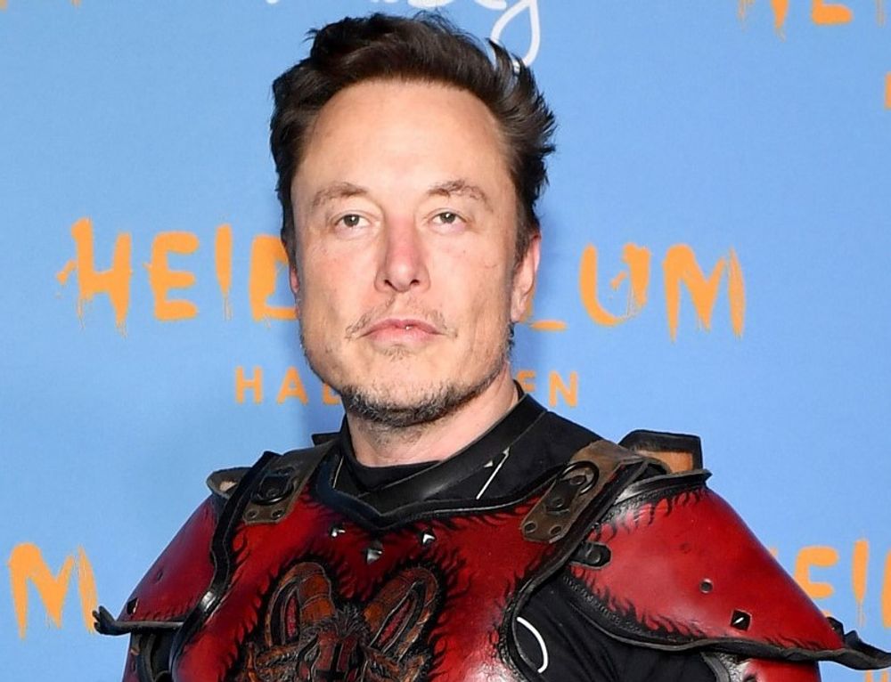 Elon Musk assiste à la fête d'Halloween annuelle de Heidi Klum le 31 octobre 2022 à New York