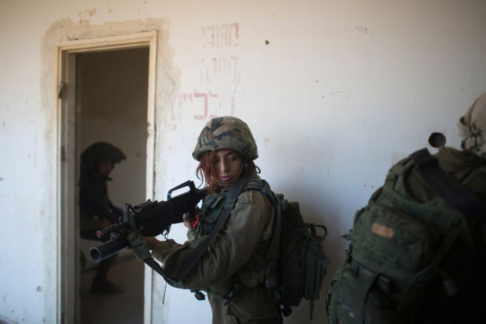 Soldiers of the Bardales Battalion prepare for urban warfare training in the Arava area of southern Israel, on July 13, 2016.