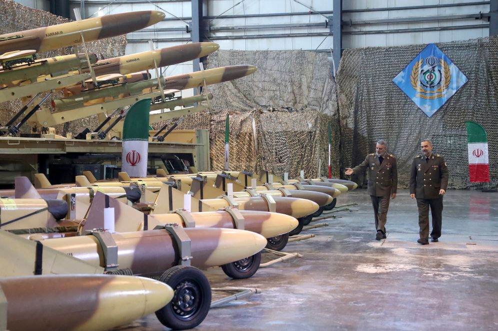 Iranian Defense Ministry via AP) طائرات مسيرة ايرانية