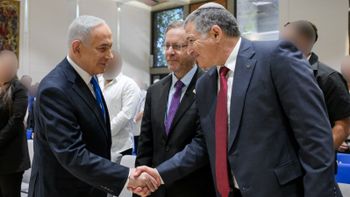 Maayan Toaf / GPO Benjamin Netanyahou,, David Zini et Isaac Herzog lors d'une cérémonie organisée à la résidence présidentielle en l'honneur d'employés du Shin Bet, à Jérusalem, le 17.09.2026