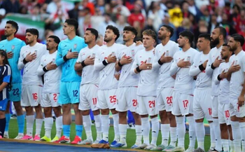 L'équipe d'Iran écoute son hymne national avant le match de la Coupe du monde (groupe G) entre l'Égypte et l'Iran, à Seattle, le 26 juin 2026.