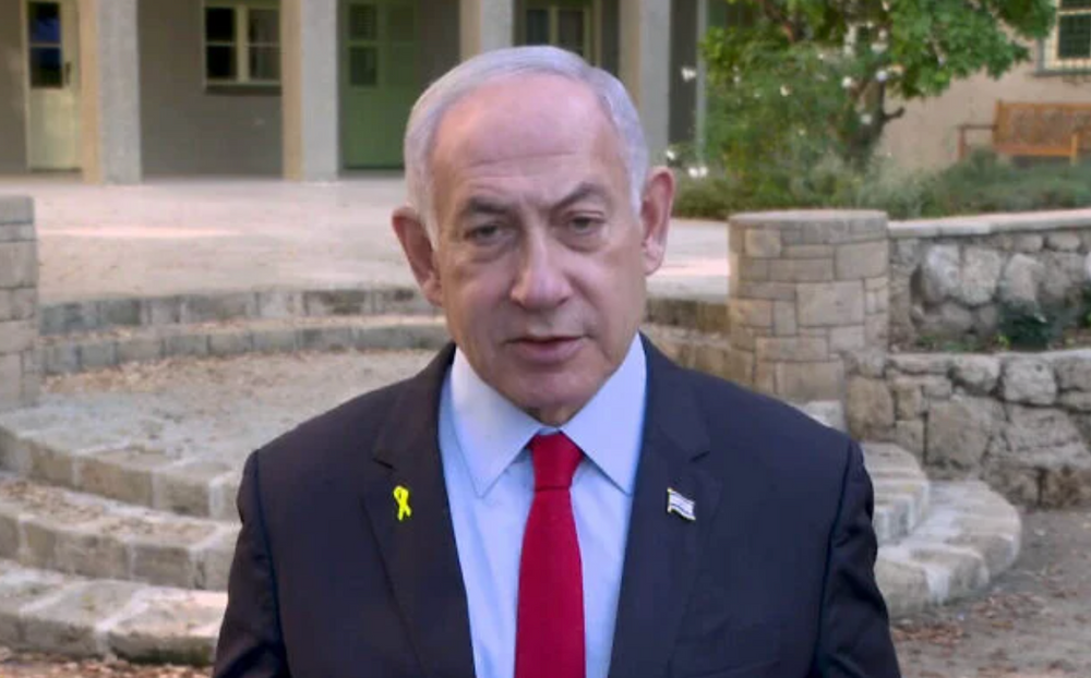 O primeiro-ministro Benjamin Netanyahu discursando para os israelenses após uma série de ataques lançados pelos Houthis apoiados pelo Irã no Iêmen