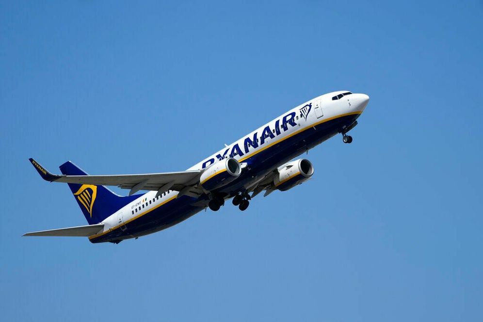 Ryanair Boeing 737 seen in flight