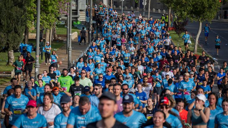 Des milliers de coureurs participent au marathon de Jérusalem, le 17.04.2026